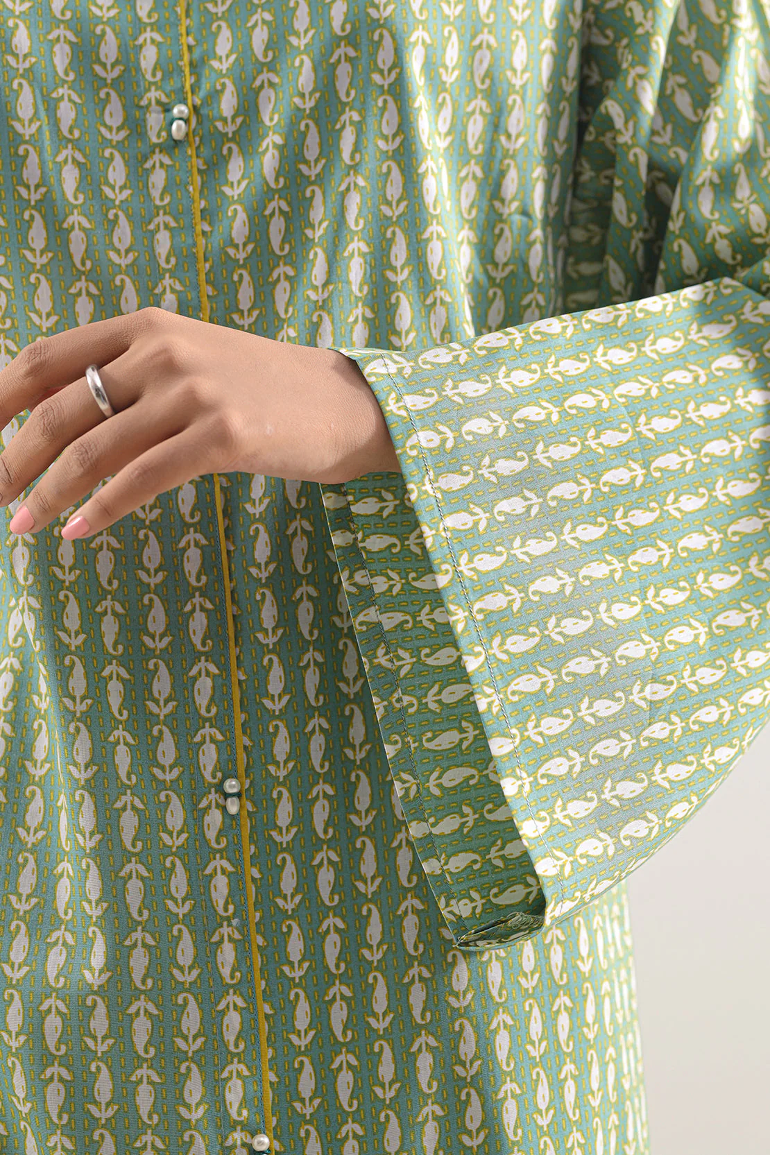 Unstitched Printed Self Strip Lawn 3 Piece - Image 5