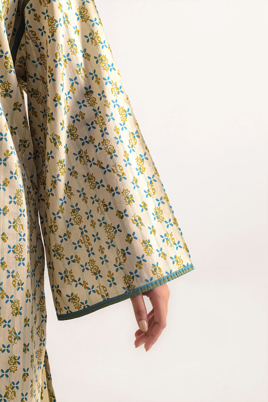 Unstitched Printed Self Strip Lawn 3 Piece - Image 4