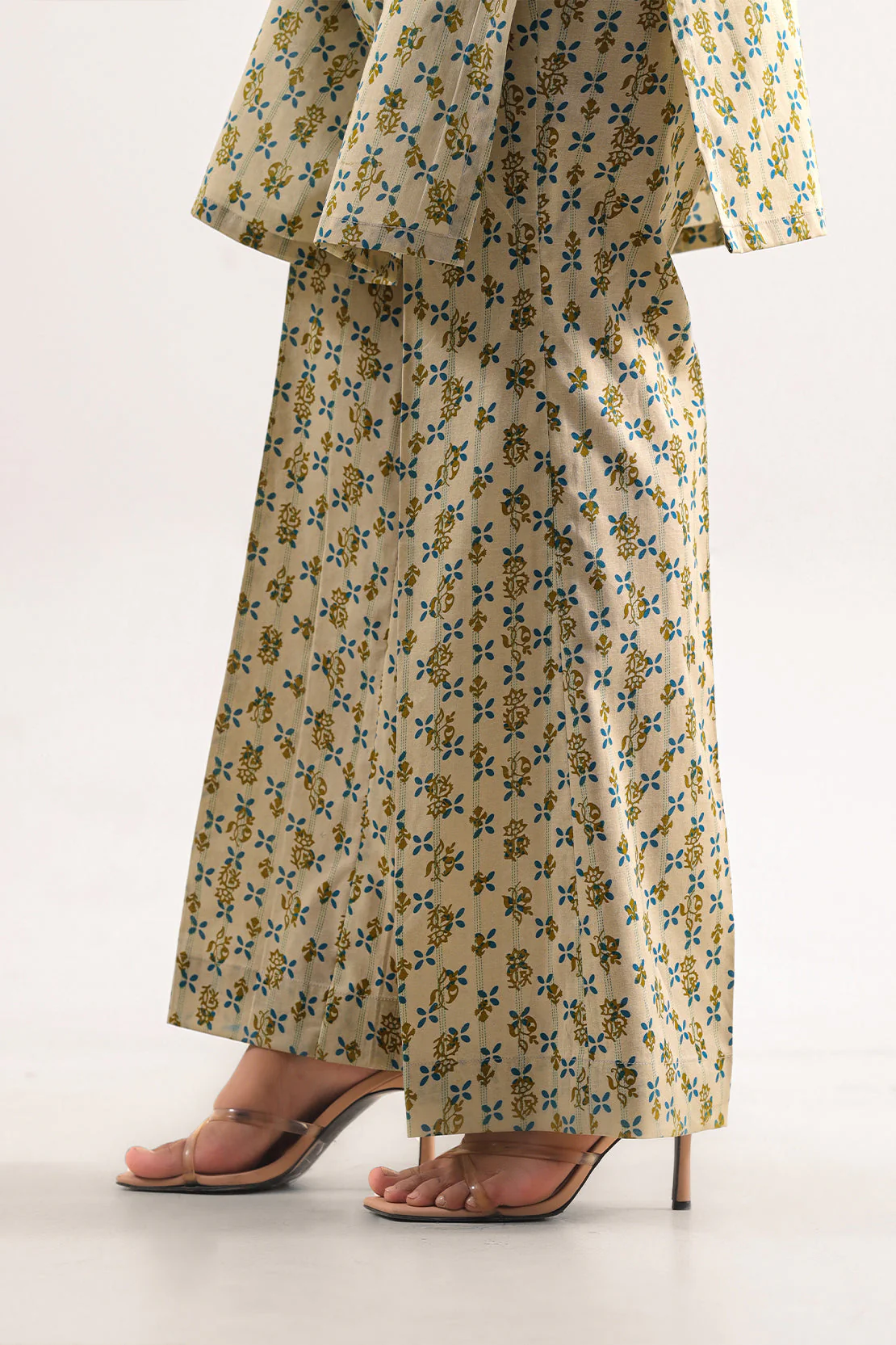 Unstitched Printed Self Strip Lawn 3 Piece - Image 5