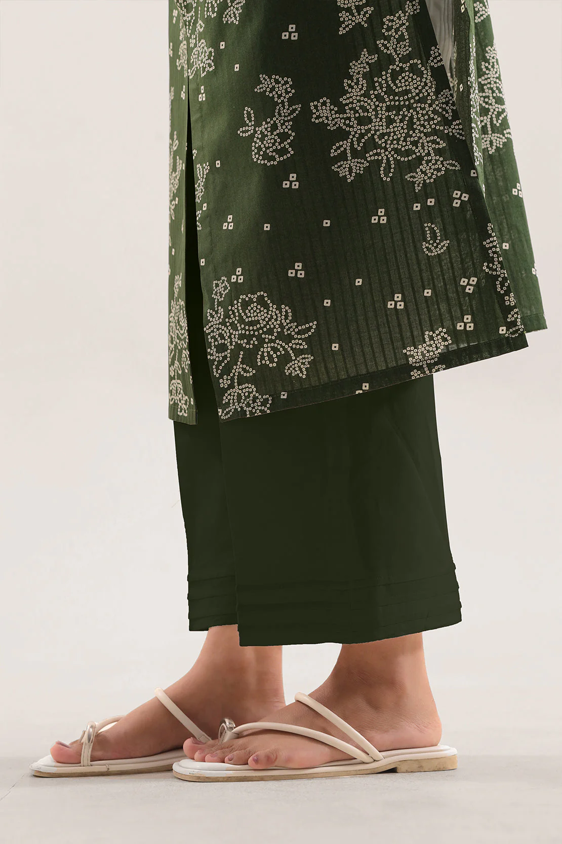 Unstitched Printed Self Strip Lawn 3 Piece - Image 6