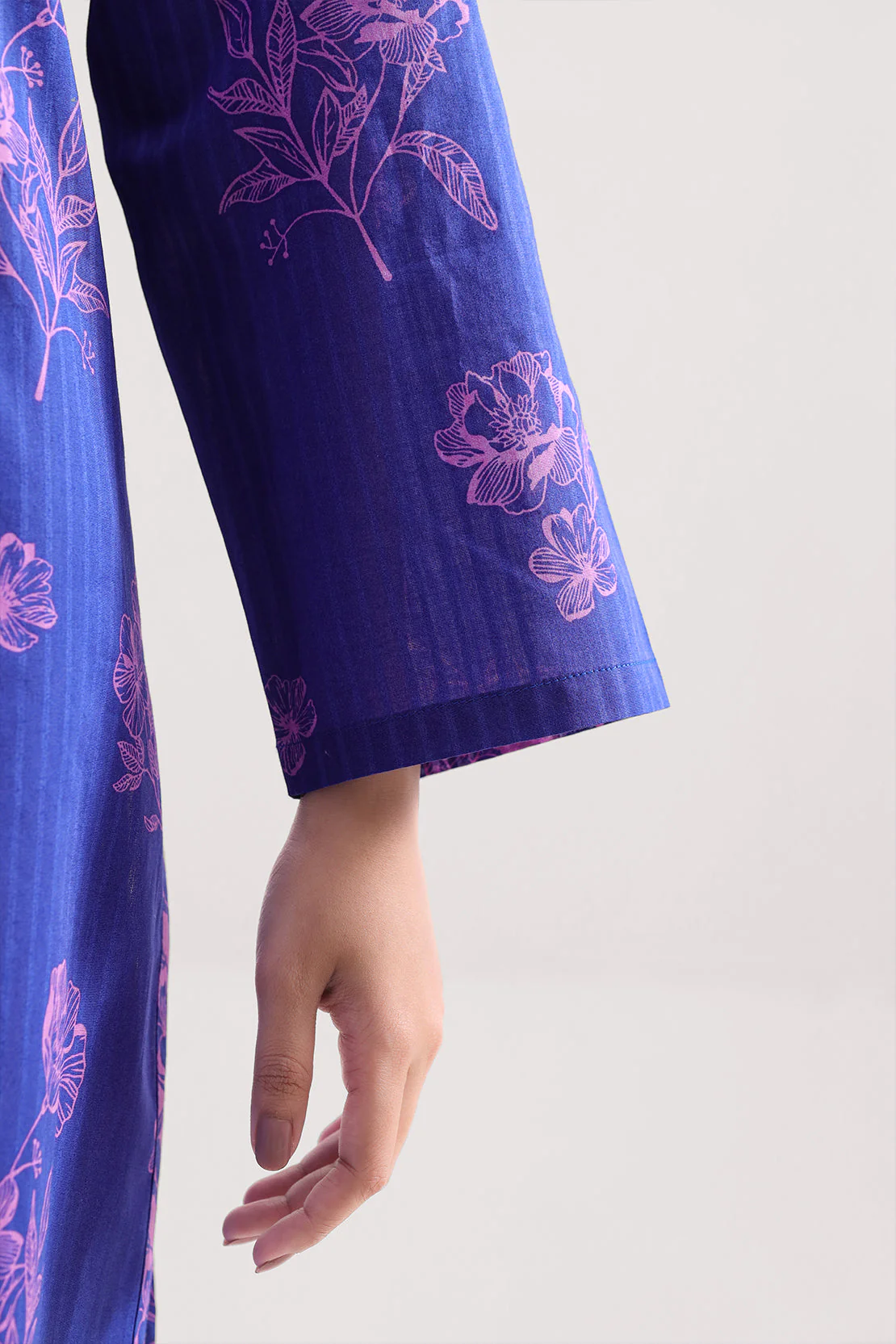 Unstitched Printed Self Strip Lawn 3 Piece - Image 4