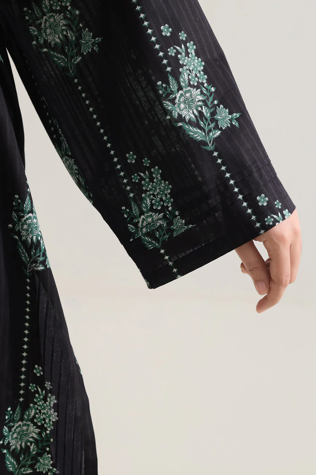 Unstitched Printed Self Strip Lawn 3 Piece - Image 4