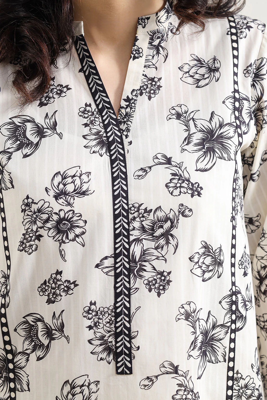 Unstitched Printed Self Strip Lawn 3 Piece - Image 3