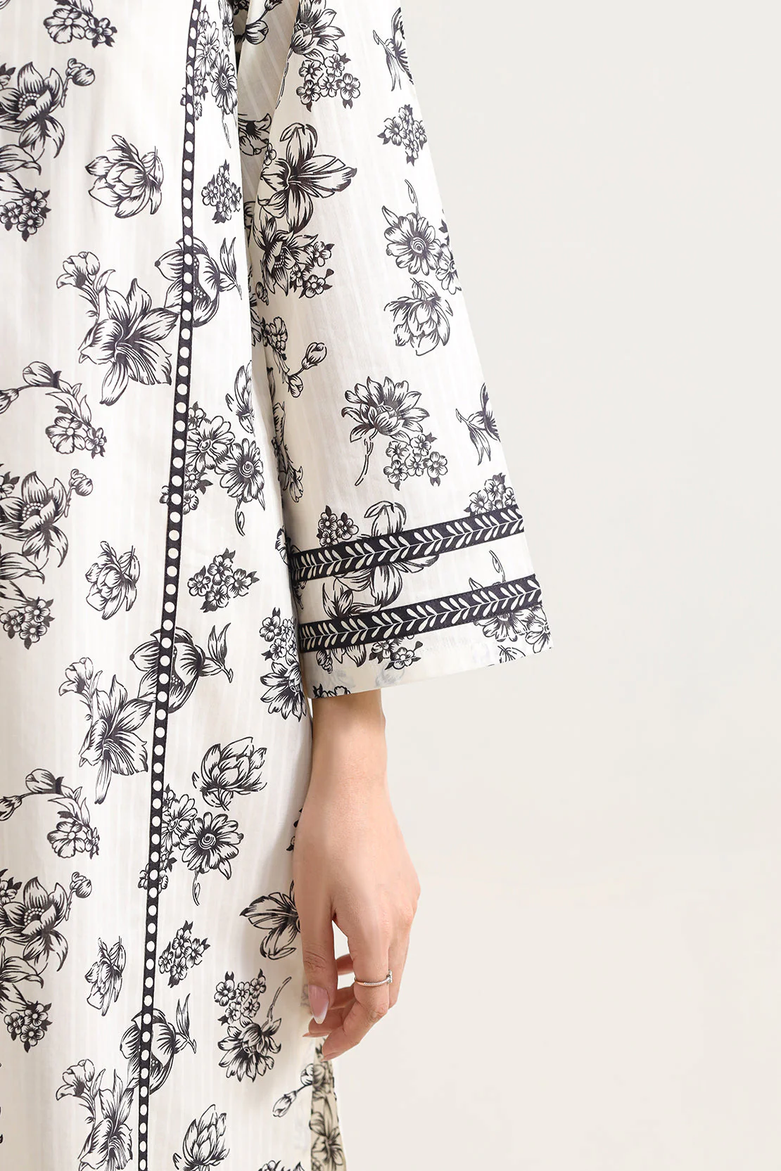 Unstitched Printed Self Strip Lawn 3 Piece - Image 4