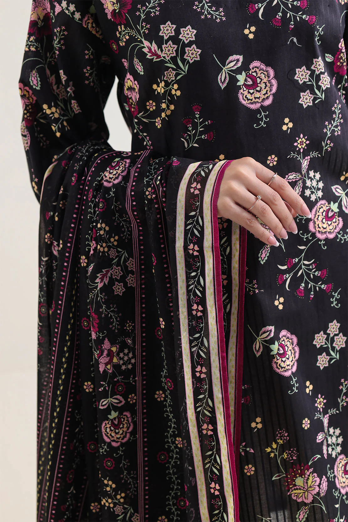 Unstitched Printed Self Strip Lawn 3 Piece - Image 4