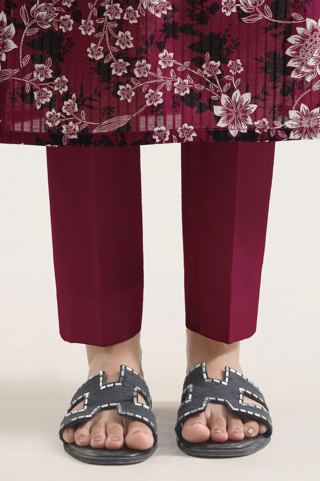 Unstitched Printed Self Strip Lawn 3 Piece - Image 5