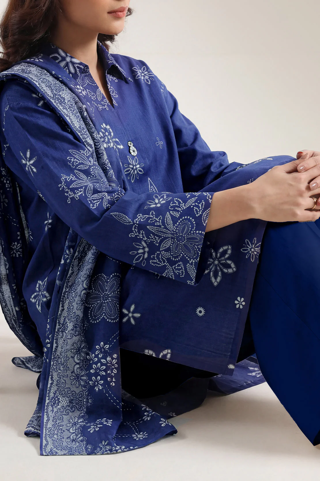 Unstitched Printed Self Strip Lawn 3 Piece - Image 2