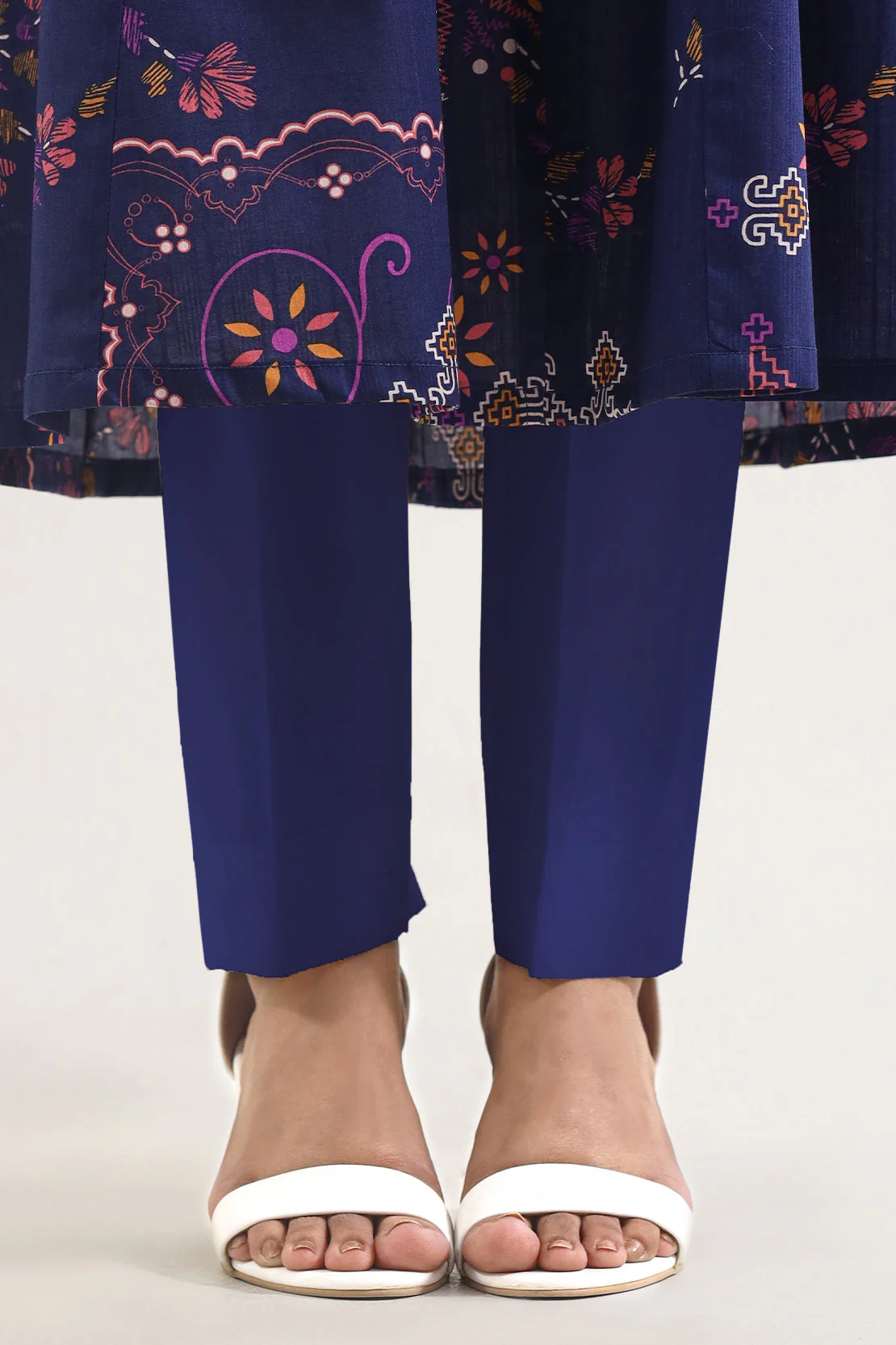 Unstitched Printed Self Strip Lawn 3 Piece - Image 5