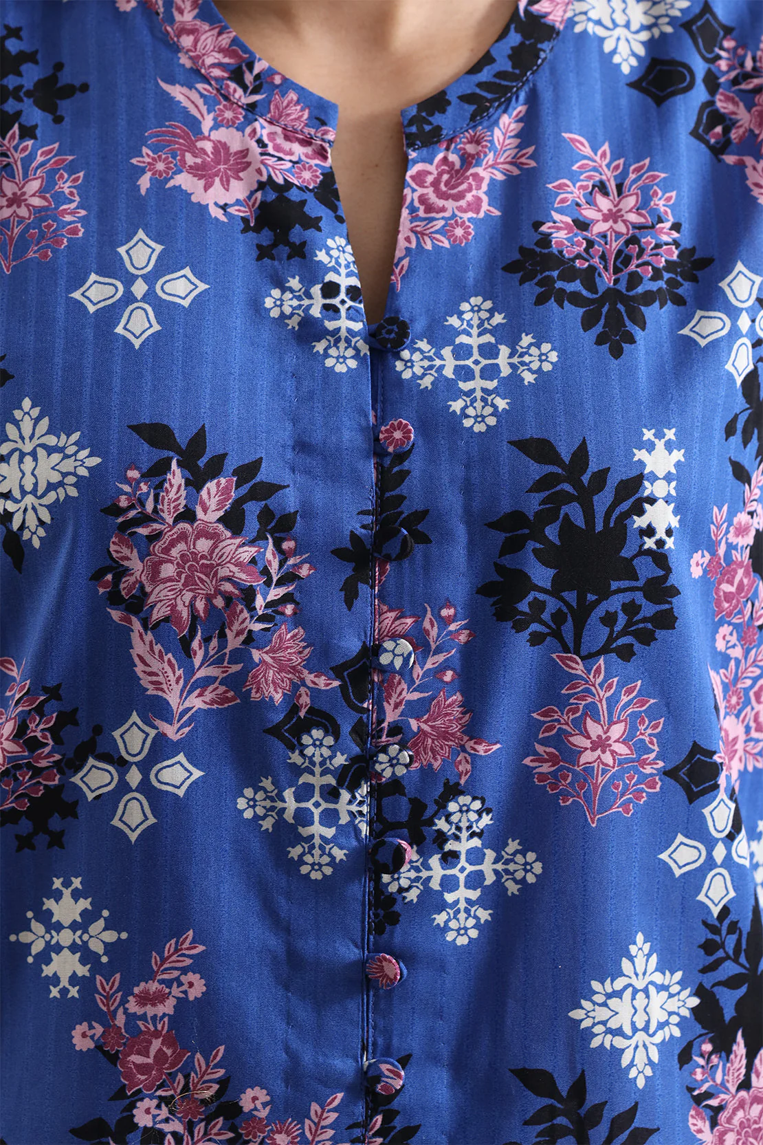 Unstitched Printed Self Strip Lawn 3 Piece - Image 4