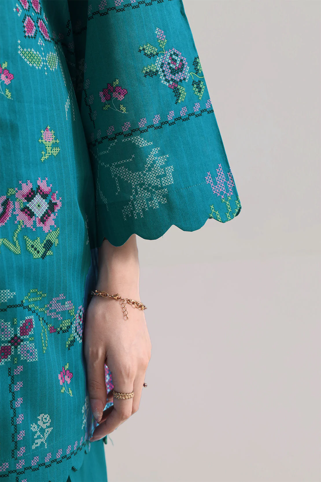 Unstitched Printed Self Strip Lawn 3 Piece - Image 6