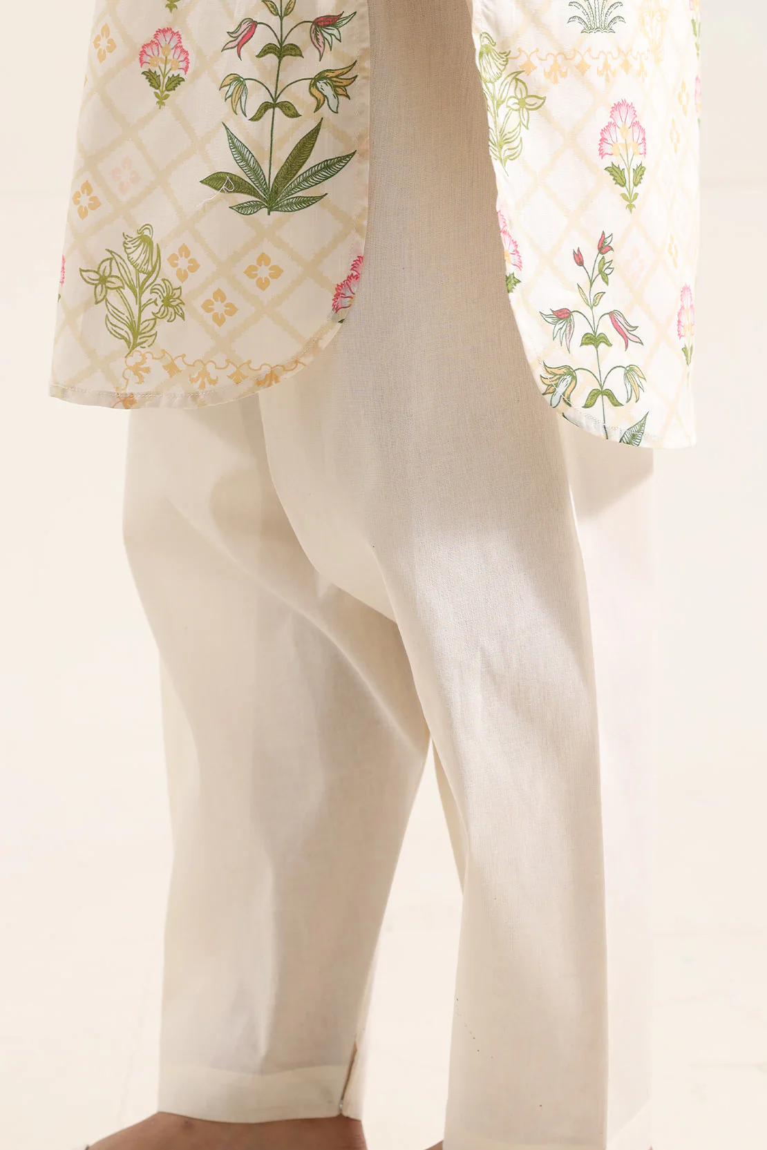 Unstitched Printed Self Strip Lawn 3 Piece - Image 7