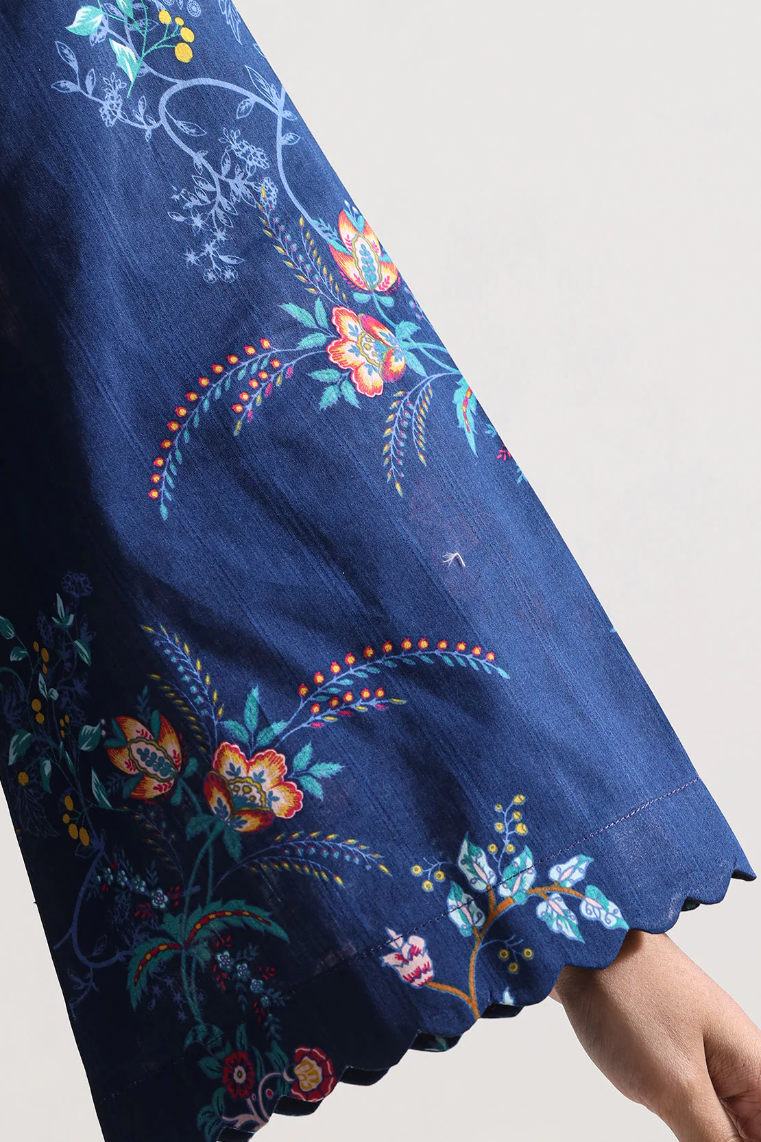 Unstitched Printed Self Strip Lawn 3 Piece - Image 5