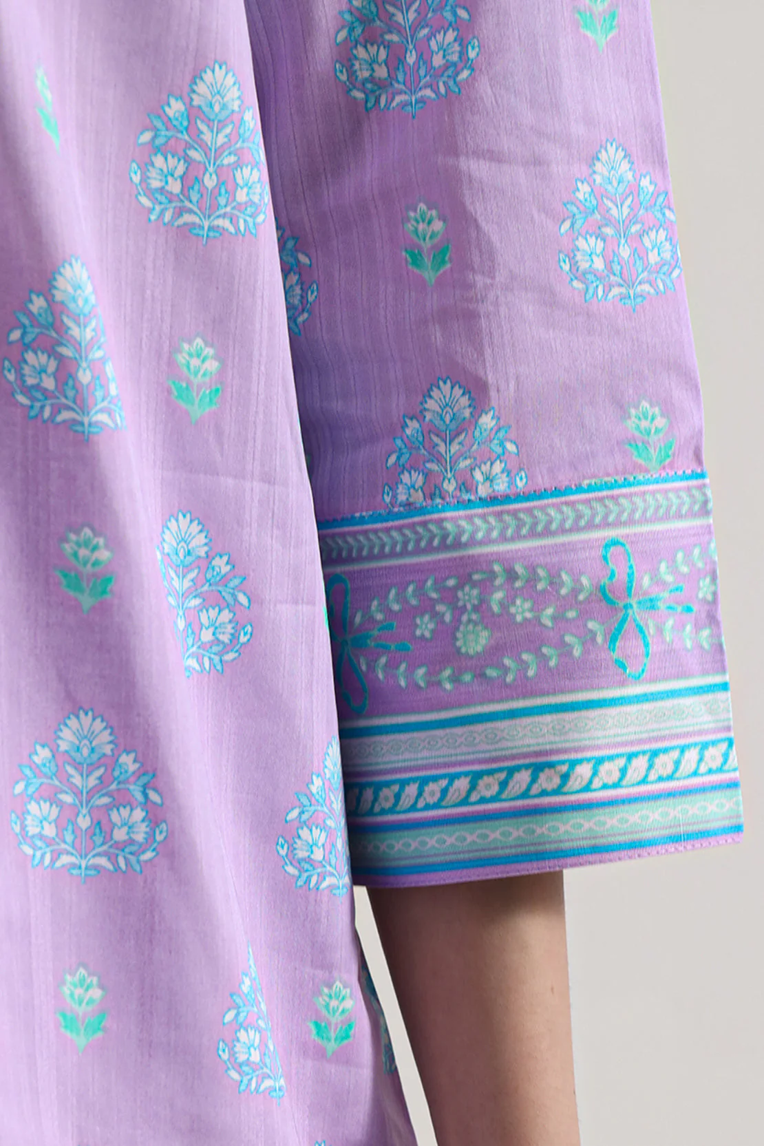 Unstitched Printed Self Strip Lawn 3 Piece - Image 5