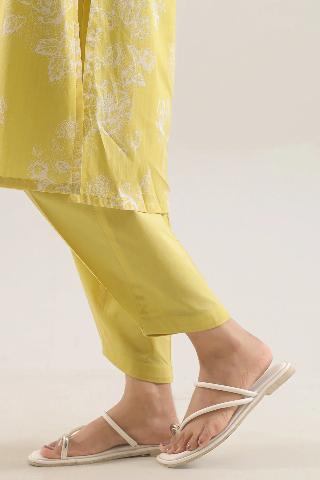 Unstitched Printed Strip Lawn 3 Piece - Image 4