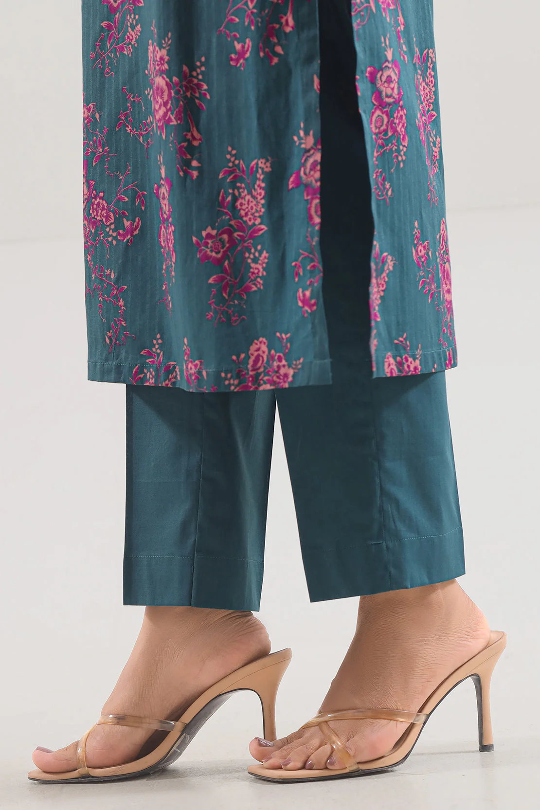 Unstitched Printed Strip Lawn 3 Piece - Image 6