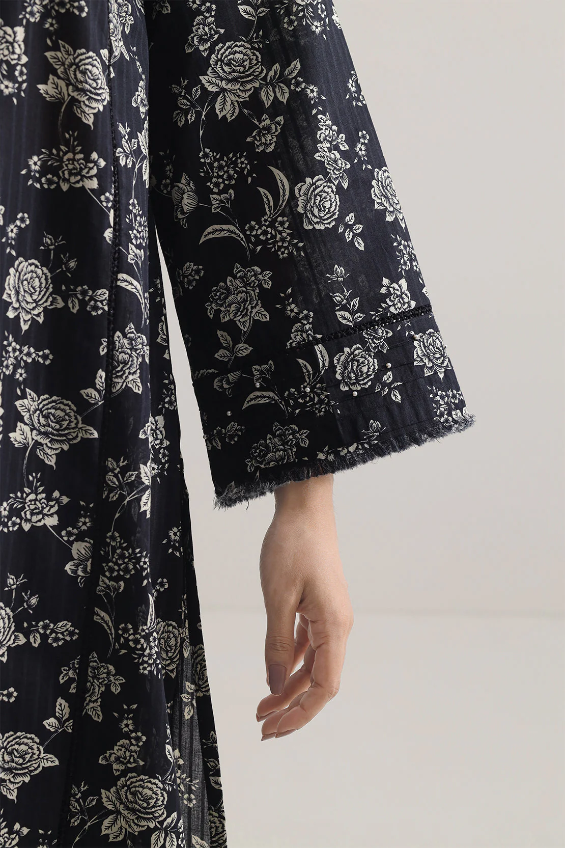 Unstitched Printed Strip Lawn 3 Piece - Image 5