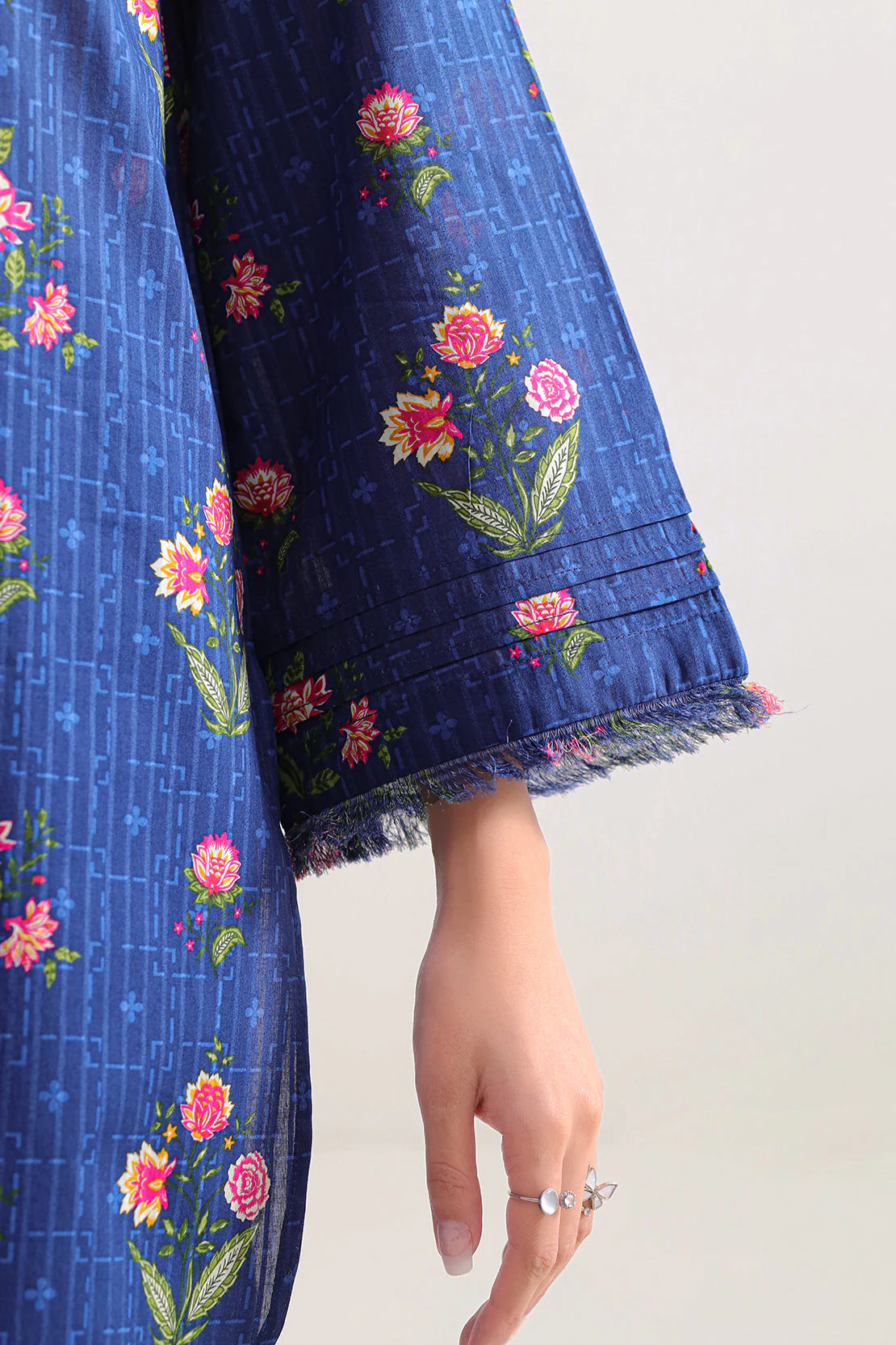 Unstitched Printed Strip Lawn 3 Piece - Image 5
