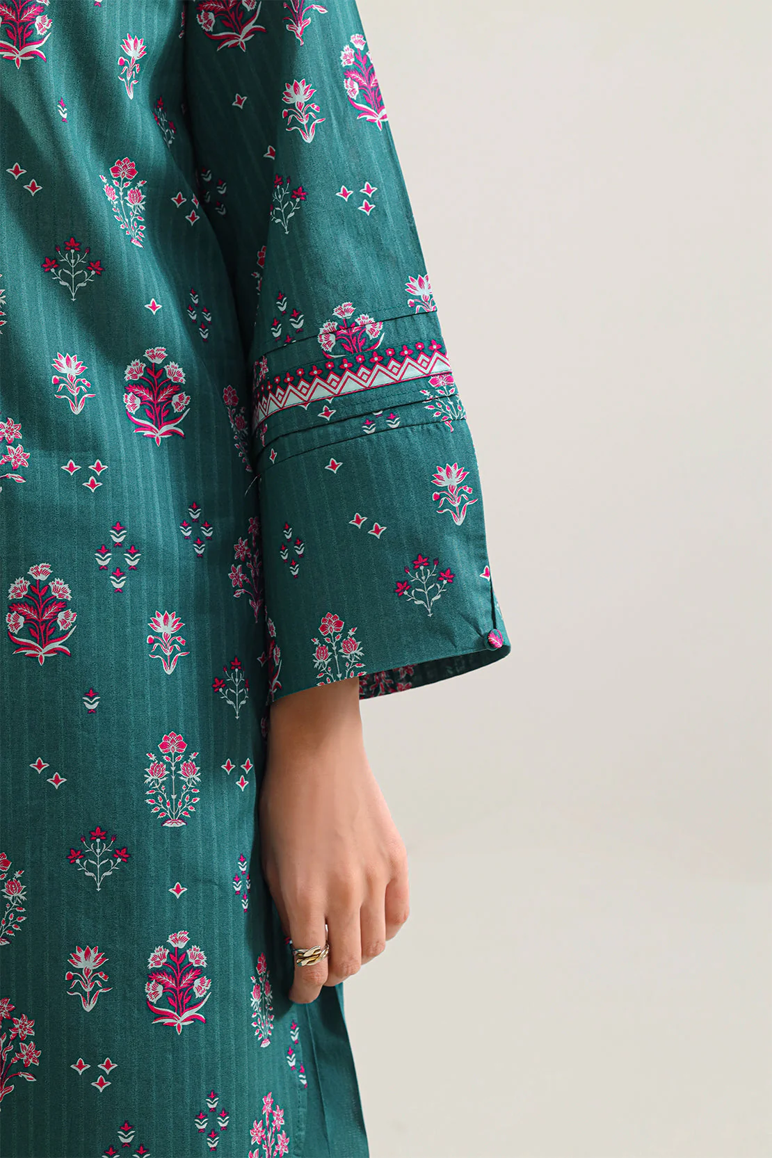 Unstitched Printed Stripe Lawn 3 Piece - Image 4