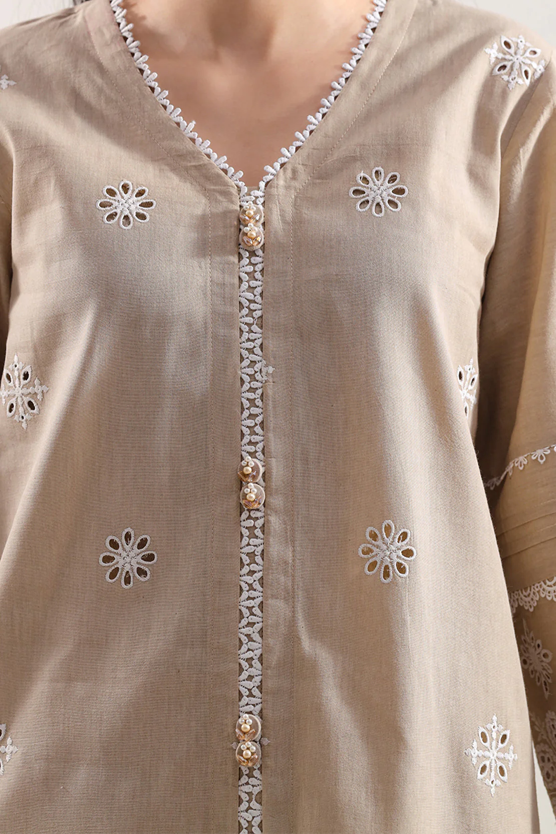 Unstitched Solid Embroidered Cambric 3 Piece Chiffon Dupatta - Image 6