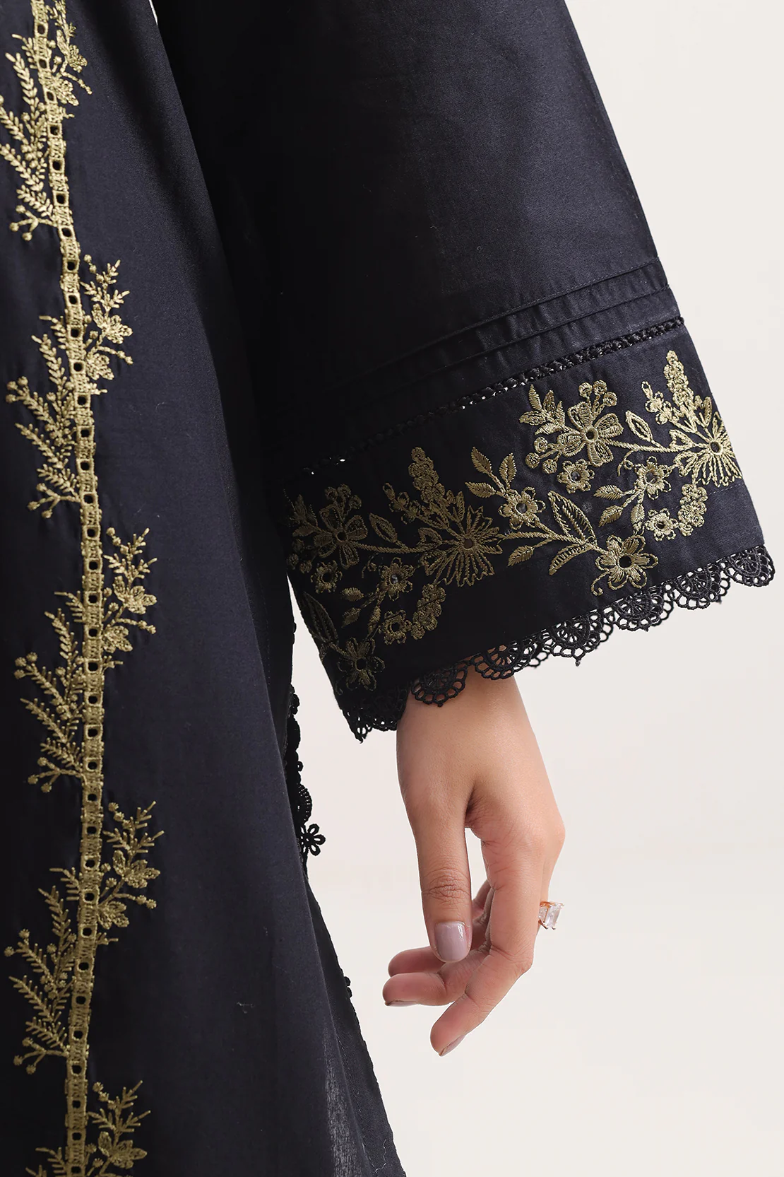 Unstitched Solid Embroidered Cambric 3 Piece With (Chiffon Dupatta) - Image 5