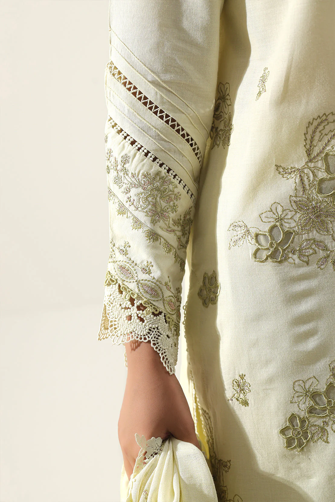 Unstitched Solid Embroidered Cambric 3 Piece - Image 4