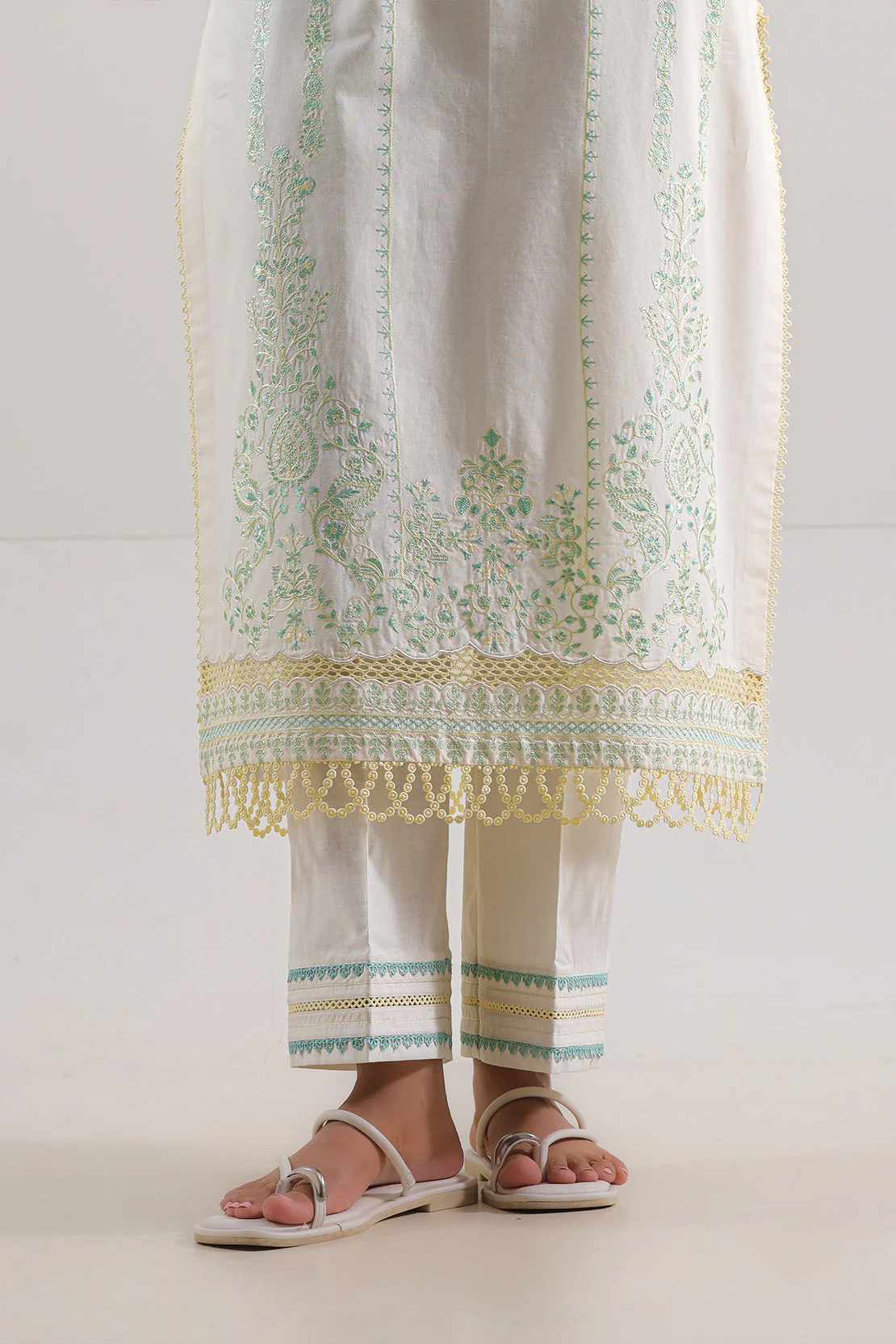 Unstitched Solid Embroidered Cambric 3 Piece - Image 5