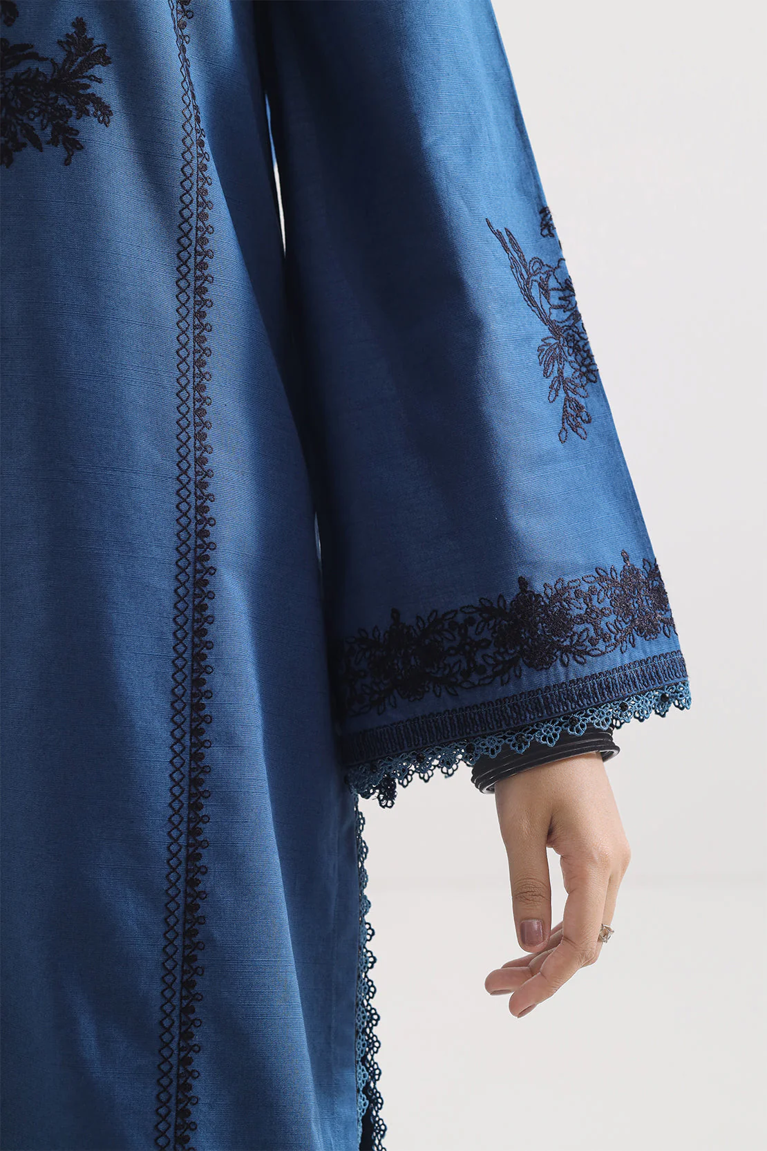 Unstitched Solid Embroidered Cotton Khaddar 3 Piece - Image 4