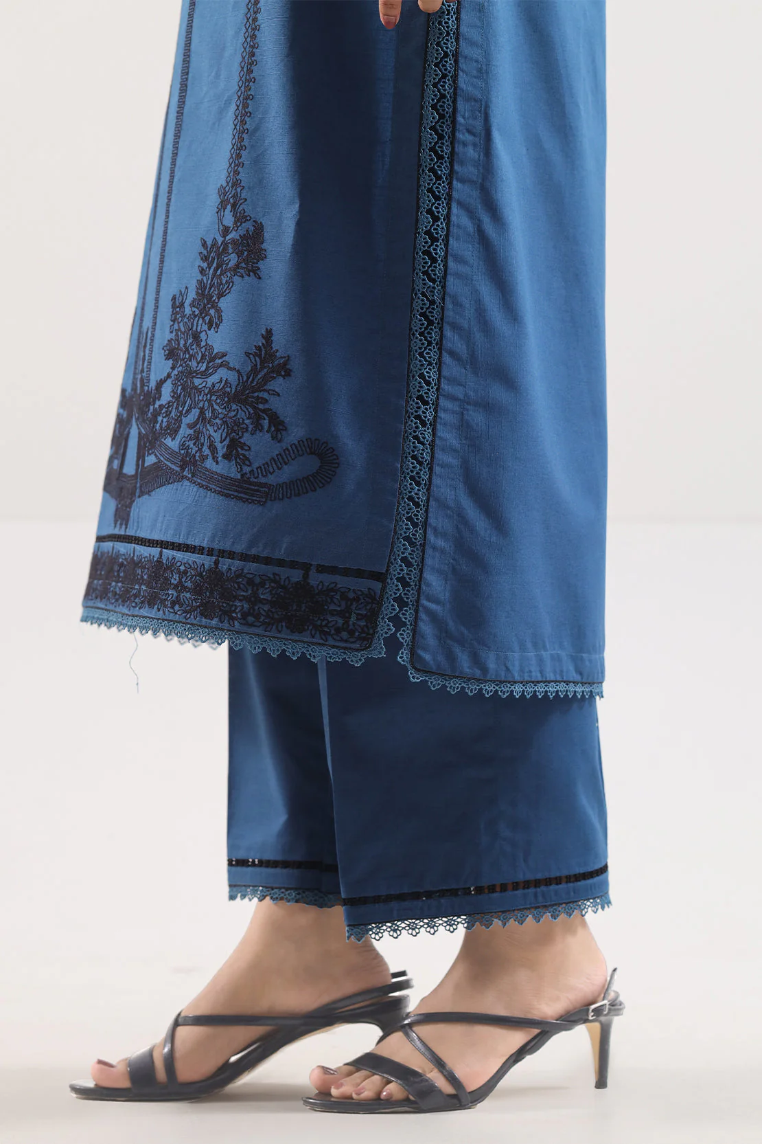 Unstitched Solid Embroidered Cotton Khaddar 3 Piece - Image 5
