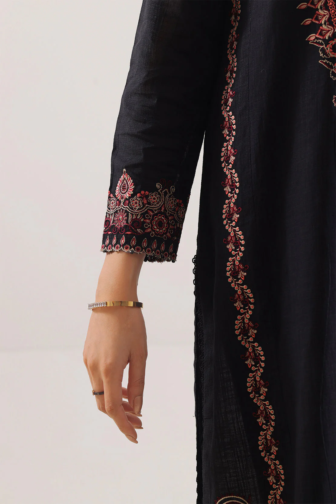 Unstitched Solid Embroidered Cotton Khaddar 3 Piece - Image 5