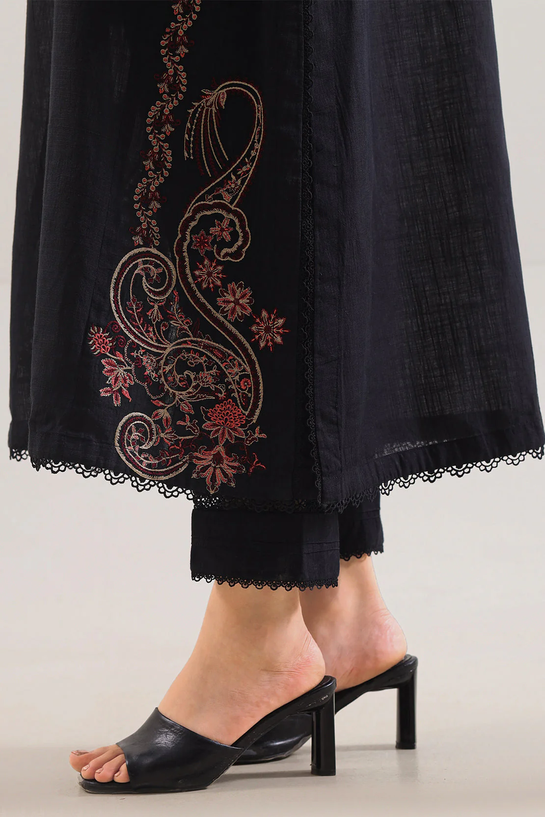 Unstitched Solid Embroidered Cotton Khaddar 3 Piece - Image 6